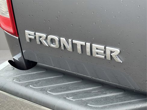 Used 2018 Nissan Frontier SV image 28