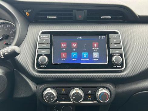 Certified 2025 Nissan Kicks Play S image 19