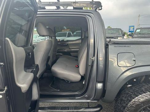 Used 2020 Toyota Tacoma SR AWD/4WD image 12
