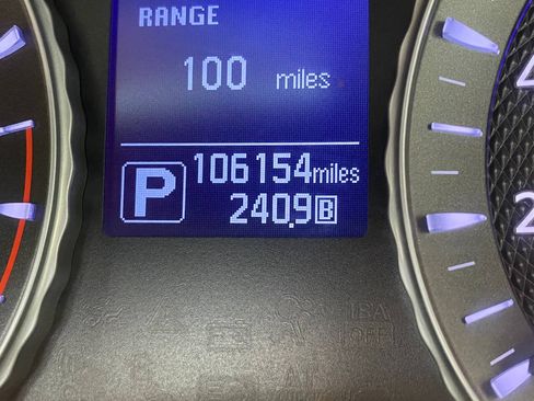 Used 2017 INFINITI Q70 3.7 RWD image 23