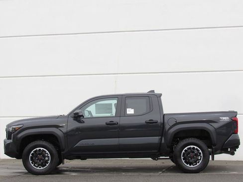New 2024 Toyota Tacoma TRD Off-Road w/ TRD Off Road Upgrade Package AWD/4WD image 4