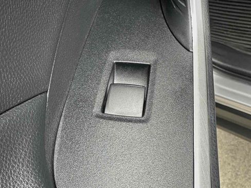 Used 2022 Toyota RAV4 LE AWD/4WD image 40