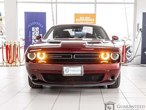 Used 2019 Dodge Challenger SXT RWD image 2