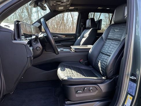 Used 2024 Cadillac Escalade Sport Platinum w/ LPO, ONYX Package image 20