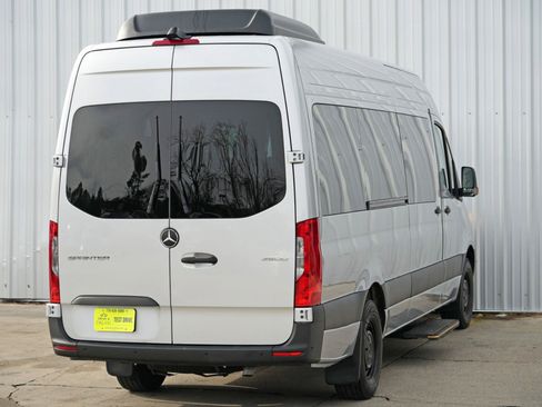 Used 2024 Mercedes-Benz Sprinter 2500 image 45