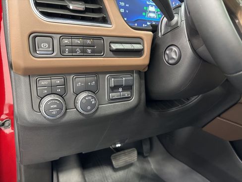 Used 2024 Chevrolet Suburban High Country AWD/4WD image 28