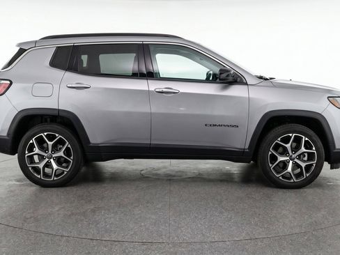 Used 2025 Jeep Compass Limited AWD/4WD image 11