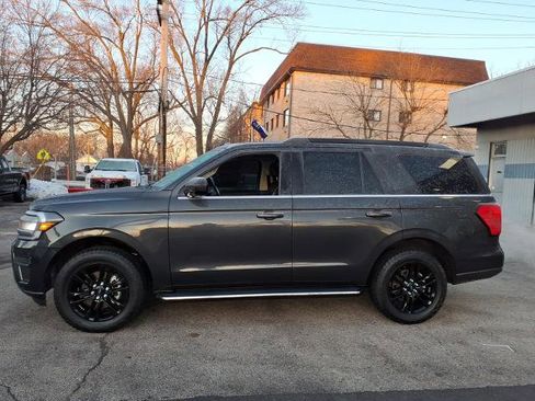 Certified 2022 Ford Expedition XLT image 3