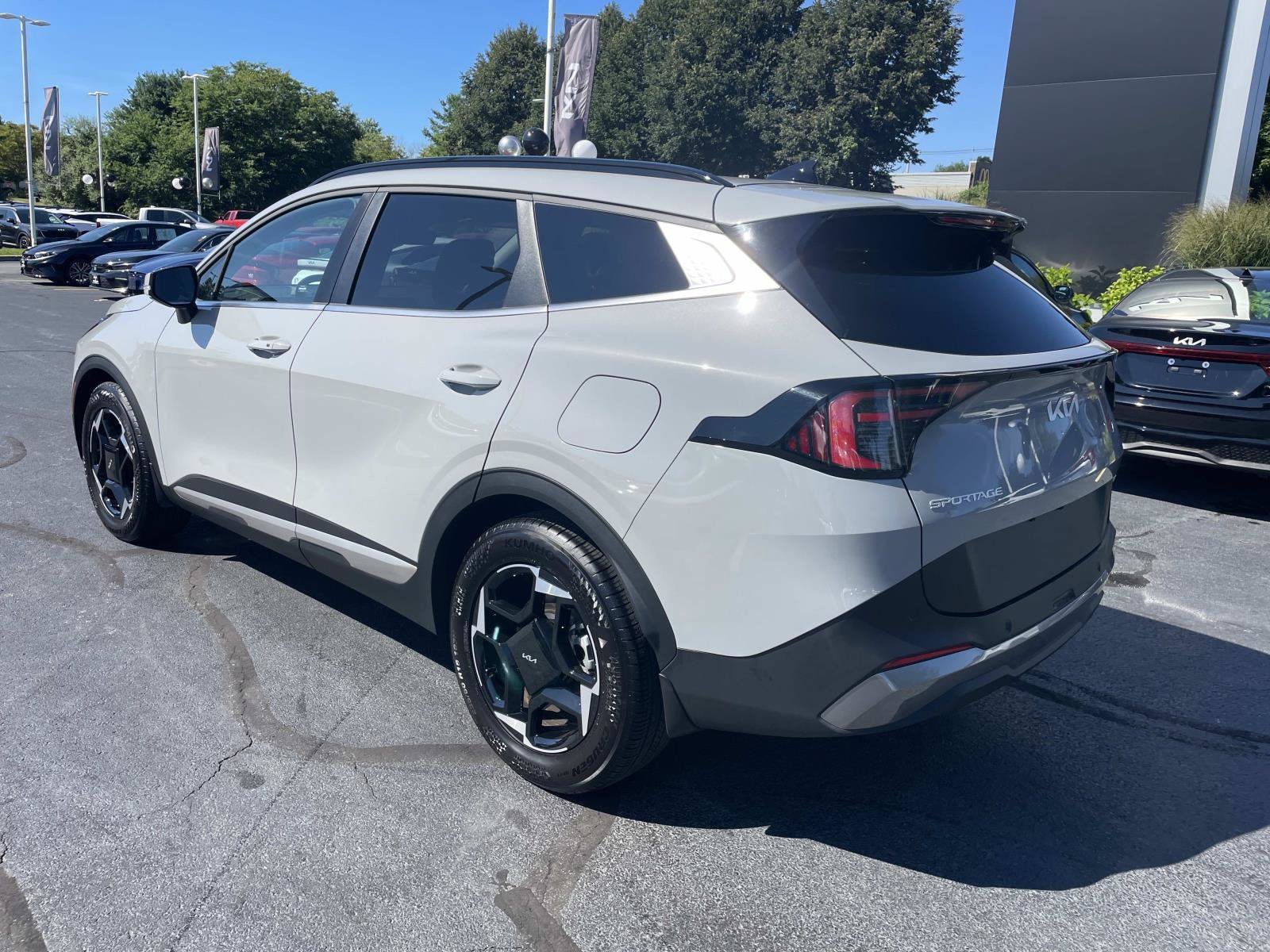 Used 2026 Kia Sportage EX w/ EX Panorama Roof Package FWD image 3