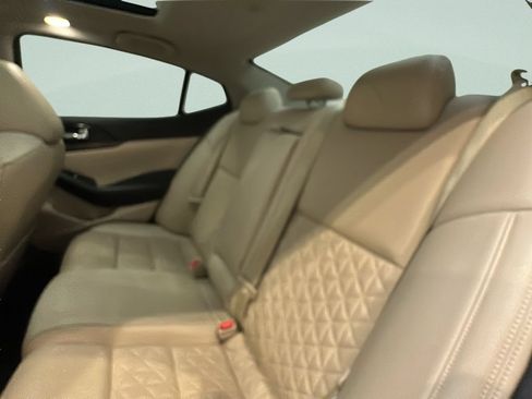 Used 2016 Nissan Maxima Platinum FWD image 18