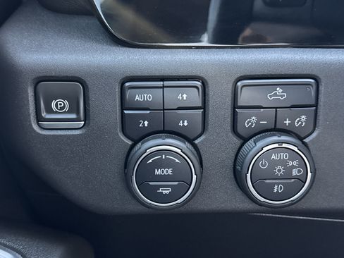 Used 2022 Chevrolet Silverado 1500 LT Trail Boss image 23