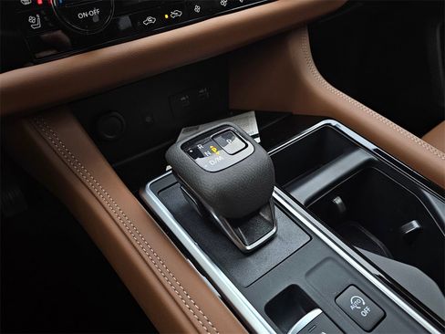 New 2025 Nissan Pathfinder Platinum image 24