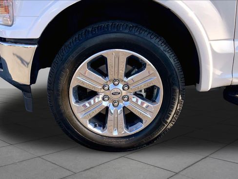 Used 2018 Ford F150 Lariat w/ Equipment Group 502A Luxury AWD/4WD image 11