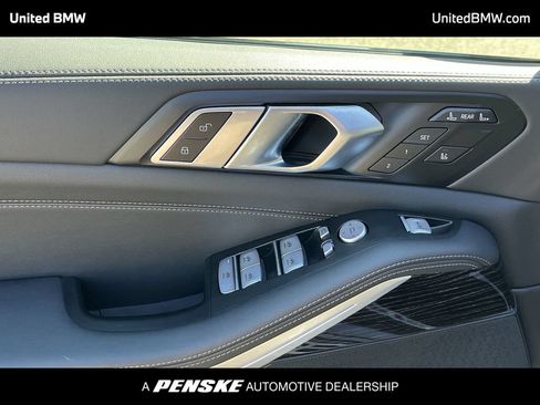 Used 2024 BMW X7 xDrive40i w/ M Sport Package AWD/4WD image 13