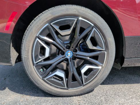 Used 2024 BMW iX xDrive50 w/ Sport Package AWD/4WD image 13