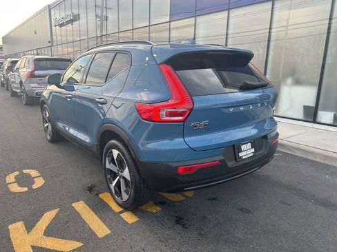 Certified 2025 Volvo XC40 B5 Plus image 3