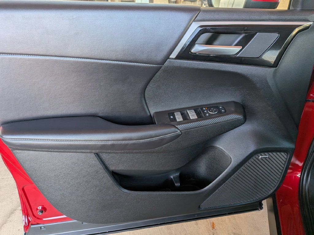 Used 2025 Mitsubishi Outlander SE AWD/4WD image 11