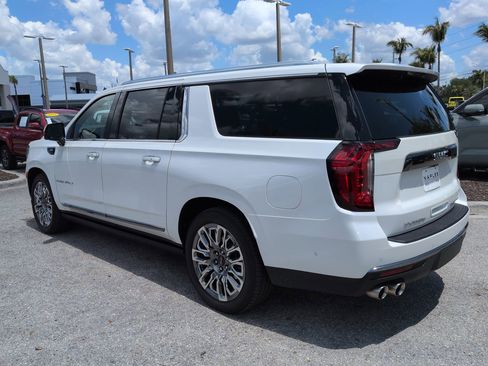 Used 2024 GMC Yukon XL Denali Ultimate AWD/4WD image 7