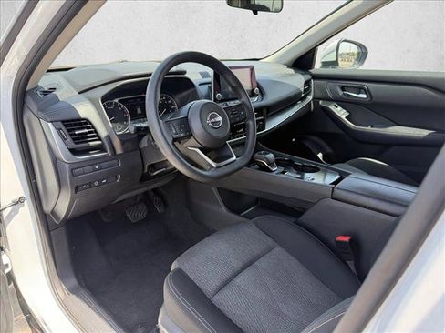Used 2024 Nissan Rogue SV FWD image 10