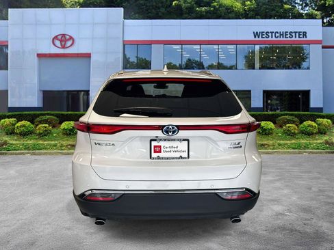 Used 2022 Toyota Venza XLE image 6