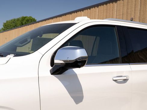 New 2025 Chevrolet Suburban Premier w/ Sun And Tow Package image 9