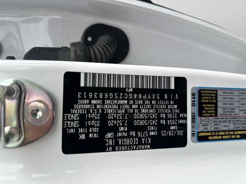 Used 2025 Kia Telluride S FWD image 26