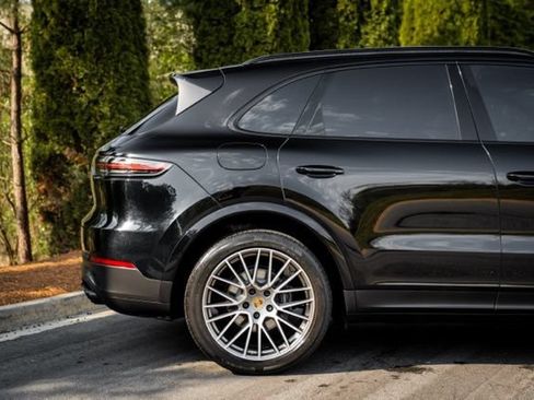 Used 2023 Porsche Cayenne Platinum Edition AWD/4WD image 13
