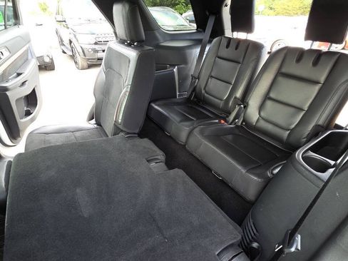 Used 2019 Ford Explorer XLT w/ Equipment Group 202A AWD/4WD image 34