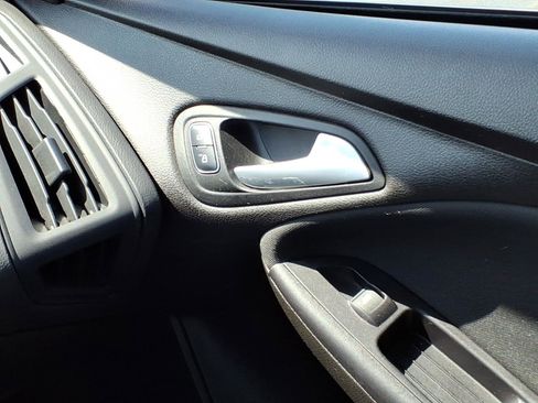 Used 2016 Ford Focus SE FWD image 19