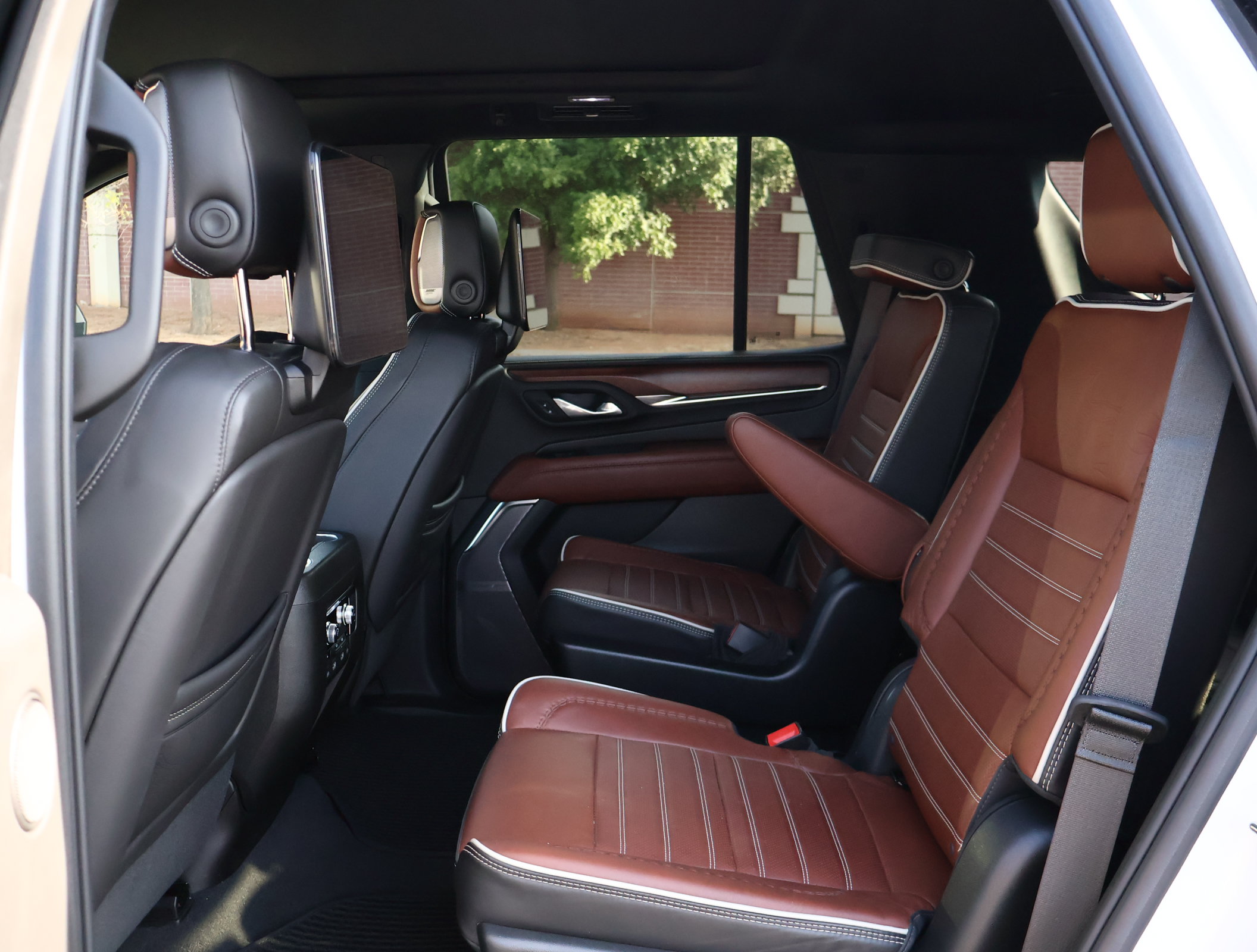 Used 2023 GMC Yukon Denali Ultimate AWD/4WD image 28