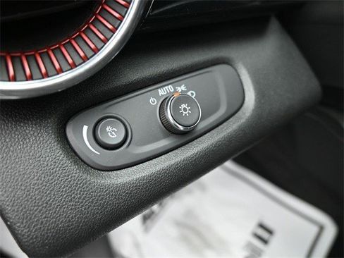 Certified 2025 Chevrolet Trax RS w/ Sunroof Package image 18