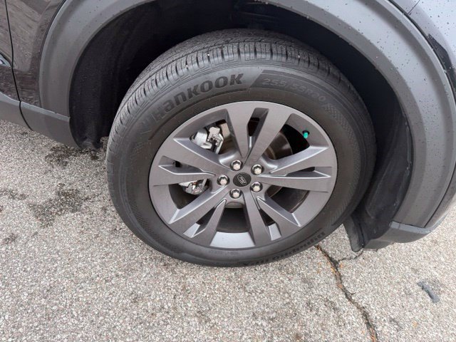 Used 2024 Ford Explorer XLT w/ Equipment Group 202A AWD/4WD image 40
