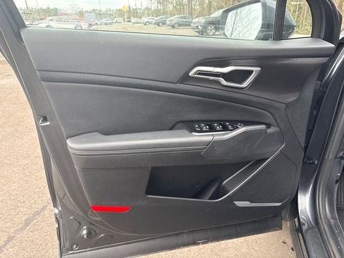 Used 2025 Kia Sportage EX image 4