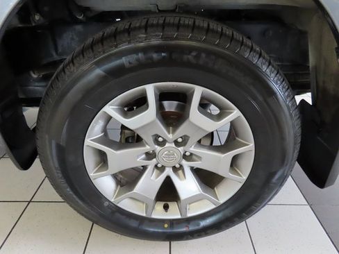 Used 2020 Nissan Frontier SV image 12