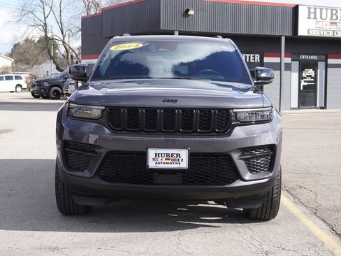Used 2023 Jeep Grand Cherokee Altitude image 2