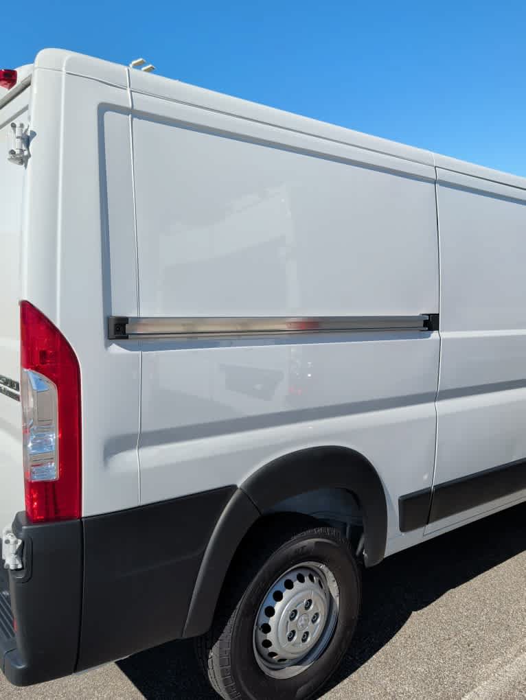 Used 2025 RAM ProMaster 2500 w/ Convenience Group FWD image 24