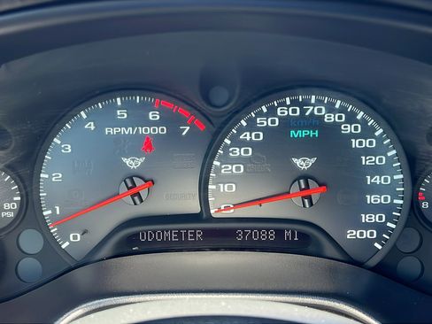 Used 2002 Chevrolet Corvette Coupe w/ Preferred Equipment Group2 RWD image 19