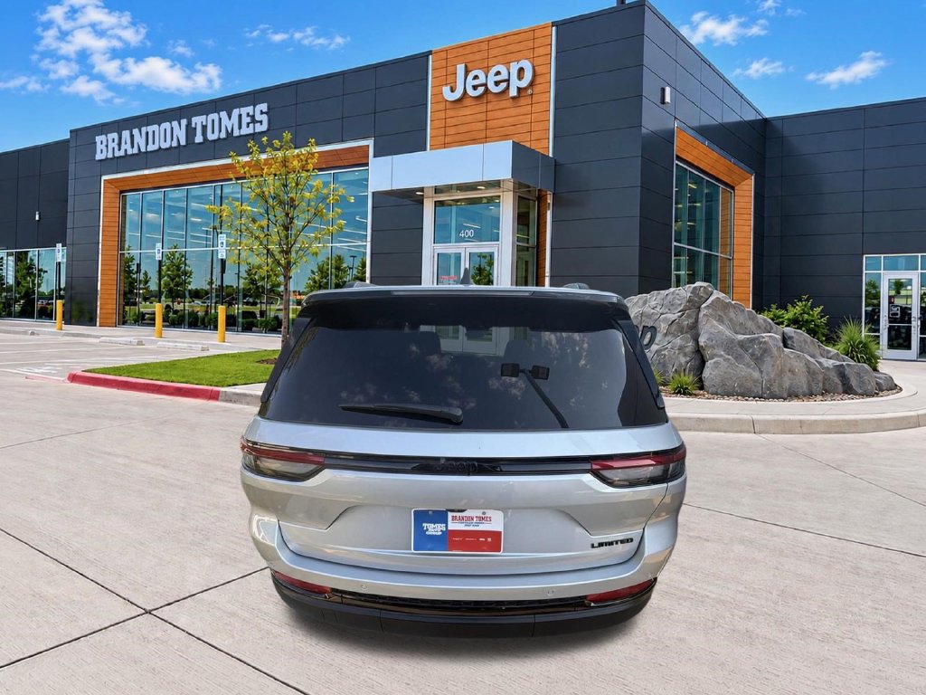 Used 2025 Jeep Grand Cherokee Limited w/ Black Appearance Package RWD image 17