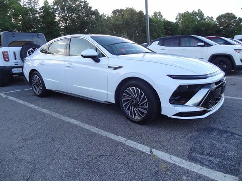 Used 2026 Hyundai Sonata Limited FWD image 2
