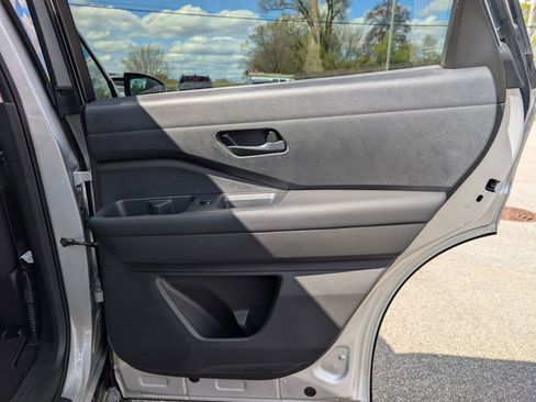 Used 2024 Nissan Pathfinder SV AWD/4WD image 30