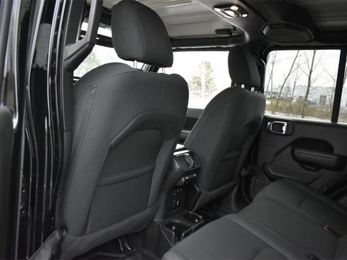 Certified 2022 Jeep Gladiator Willys image 28