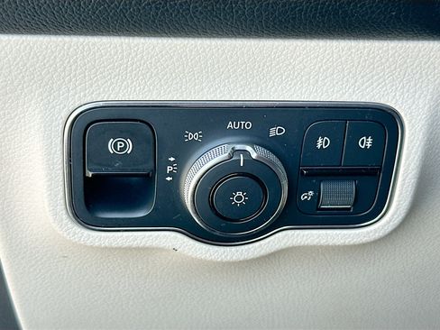 Used 2021 Mercedes-Benz GLB 250 image 10