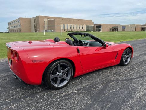 Used 2005 Chevrolet Corvette Convertible w/ Preferred Equipment Group RWD image 9