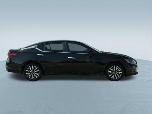 Used 2023 Nissan Altima 2.5 SV w/ SV Premium Package FWD image 9