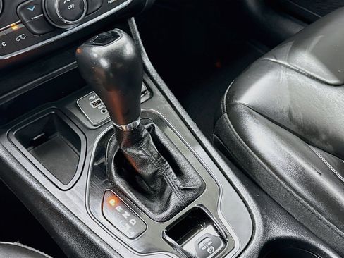 Used 2020 Jeep Cherokee Latitude Plus FWD image 25