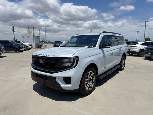 Used 2025 Ford Expedition Max Active AWD/4WD image 1