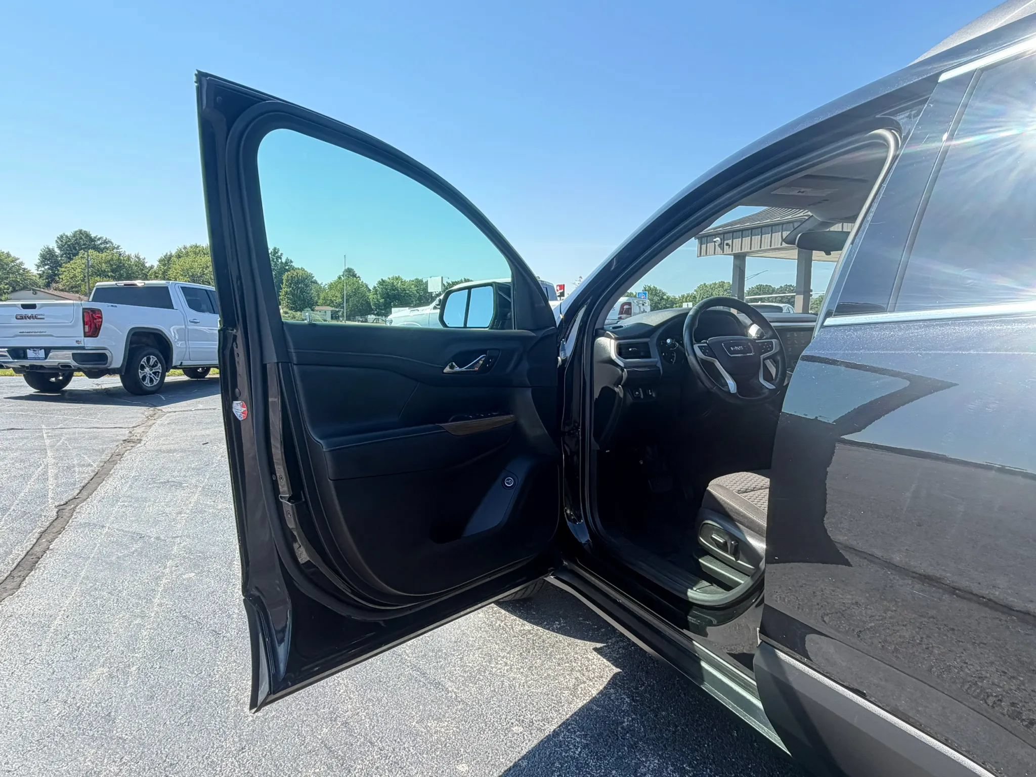 Used 2019 GMC Acadia SLE FWD image 14