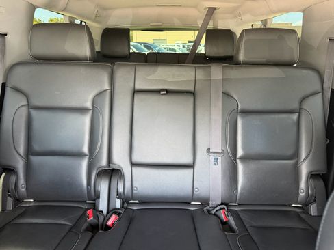 Used 2015 Chevrolet Suburban LTZ RWD image 28