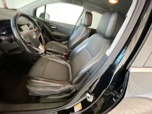 Used 2019 Chevrolet Trax LT w/ LT Convenience Package image 11