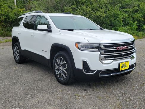 Used 2023 GMC Acadia SLT w/ Technology Package AWD/4WD image 3